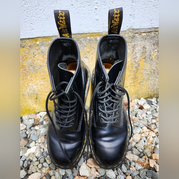 Dr Martens 8 hole Women's Size 8 - Picture 4 of 7